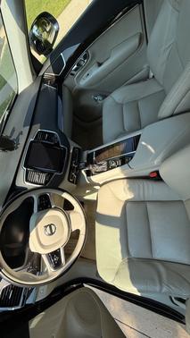 2016 Volvo XC90 T6 Momentum