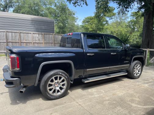Photo 2 of 12 of 2018 GMC Sierra 1500 Denali