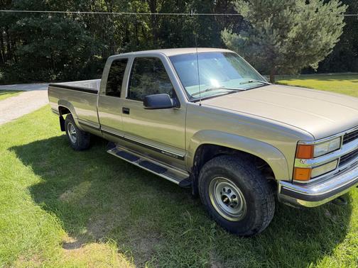 Gold 1998 Chevrolet 2500 Extended Cab
