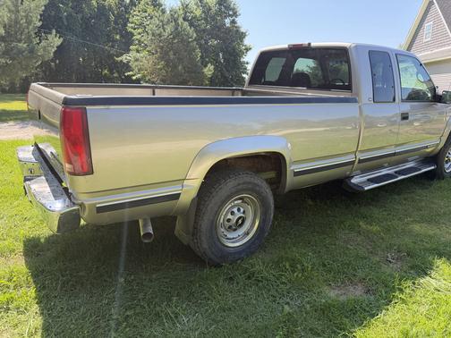 Gold 1998 Chevrolet 2500 Extended Cab