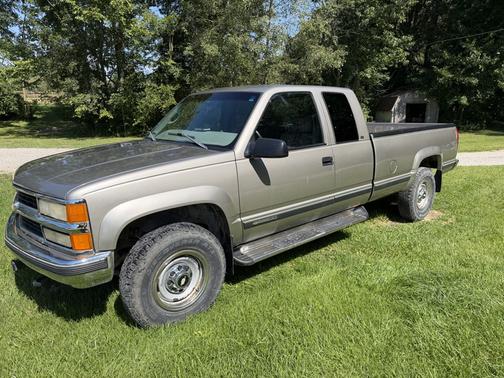 Gold 1998 Chevrolet 2500 Extended Cab