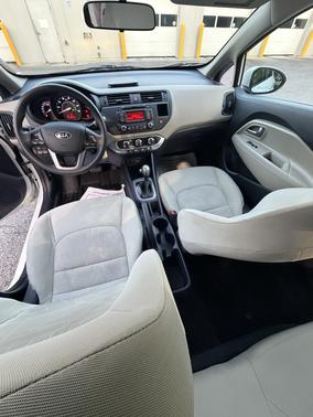 White 2013 Kia Rio LX