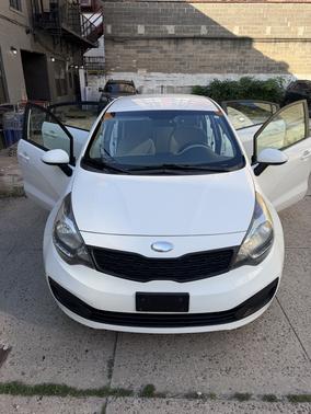 White 2013 Kia Rio LX