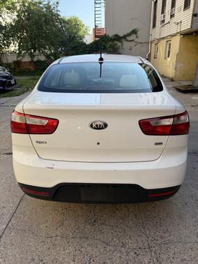 White 2013 Kia Rio LX