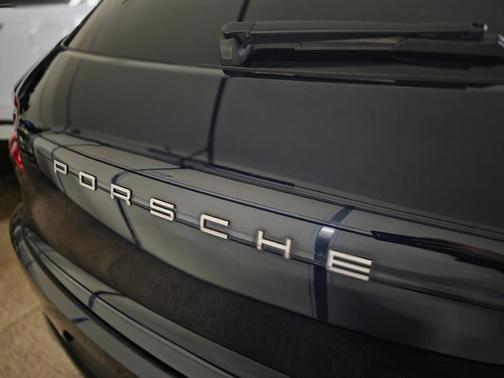 Blue 2018 Porsche Macan Macan