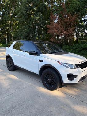 White 2018 Land Rover Discovery Sport SE