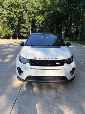 White 2018 Land Rover Discovery Sport SE
