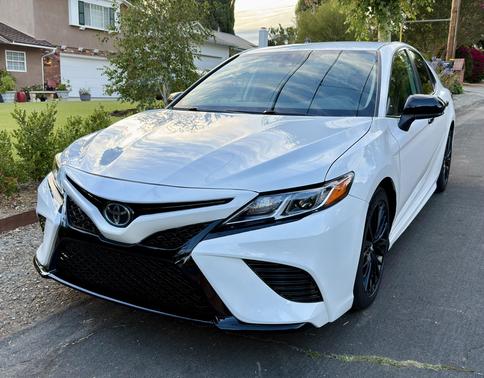 White 2020 Toyota Camry SE