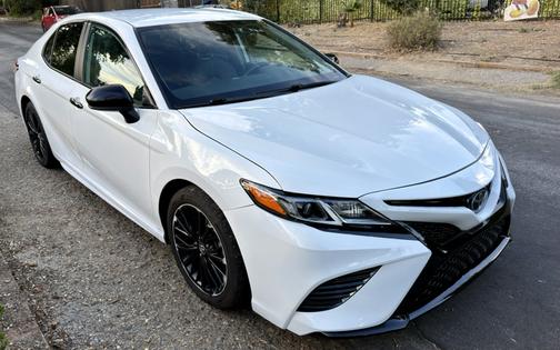 White 2020 Toyota Camry SE