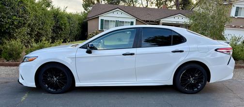 White 2020 Toyota Camry SE