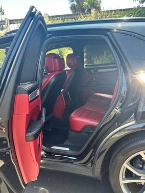 2023 Porsche Cayenne Platinum Edition