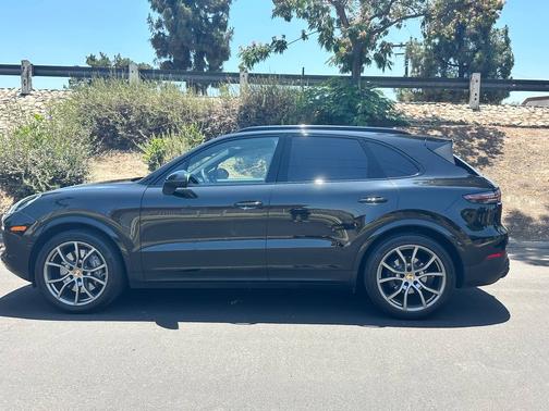 2023 Porsche Cayenne Platinum Edition