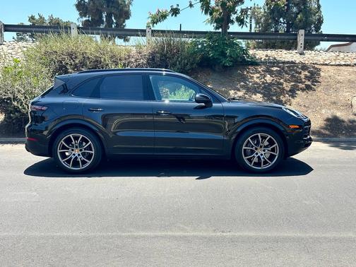 2023 Porsche Cayenne Platinum Edition