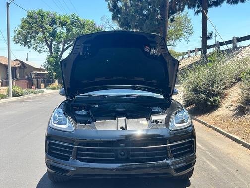 2023 Porsche Cayenne Platinum Edition