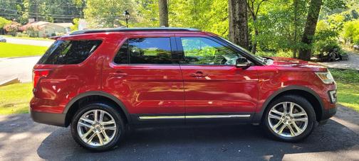 Red 2017 Ford Explorer XLT