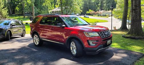 Red 2017 Ford Explorer XLT