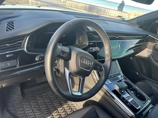 2022 Audi Q8 55 Premium Plus