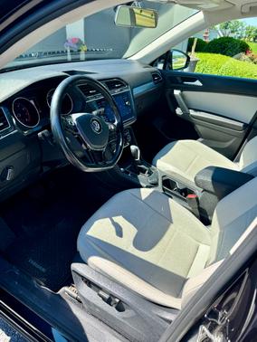 Black 2019 Volkswagen Tiguan 2.0T SE