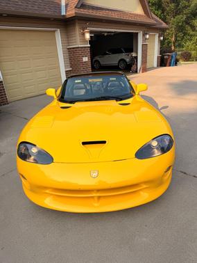 Yellow 2001 Dodge Viper RT-10