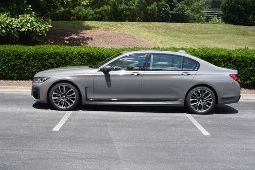Gray 2022 BMW 740 i