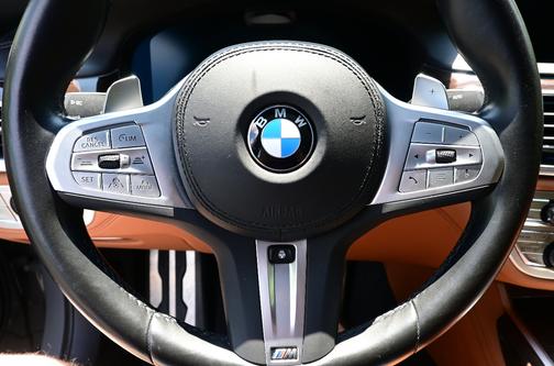 Gray 2022 BMW 740 i