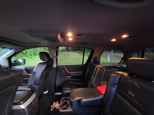 2005 INFINITI QX56 Base