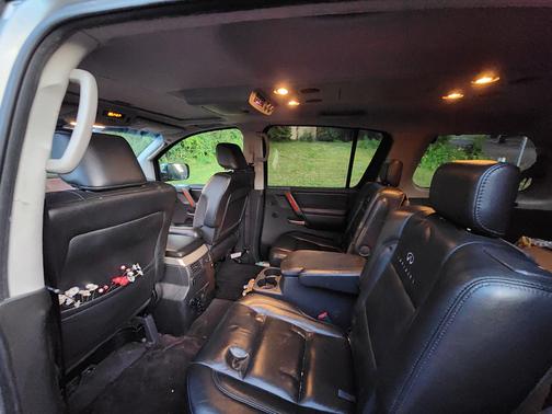2005 INFINITI QX56 Base