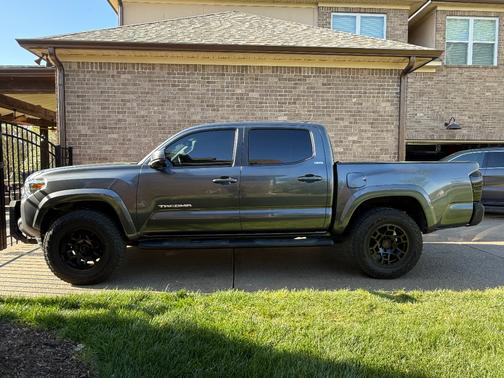 Gray 2017 Toyota Tacoma SR5