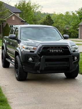 Gray 2017 Toyota Tacoma SR5