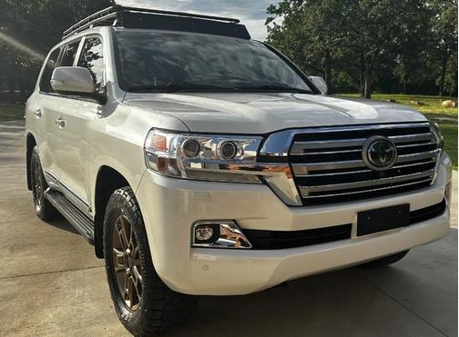 2018 Toyota Land Cruiser Base