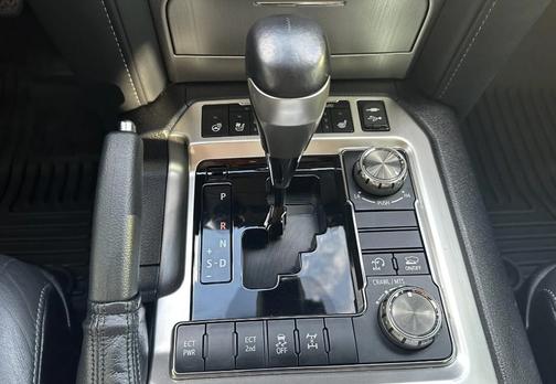 2018 Toyota Land Cruiser Base