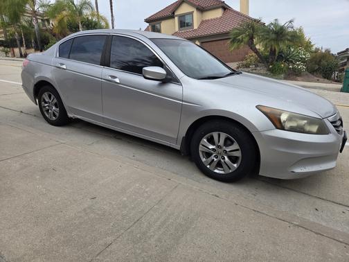 Silver 2011 Honda Accord SE