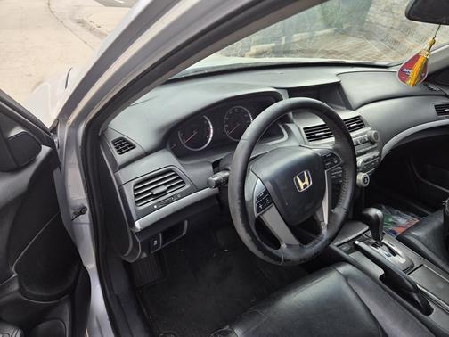 Silver 2011 Honda Accord SE