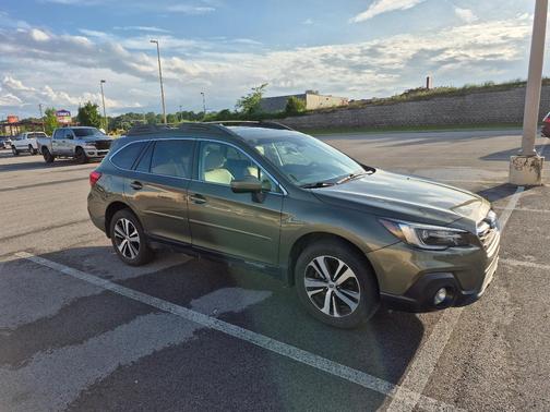 Green 2018 Subaru Outback 2.5i Limited