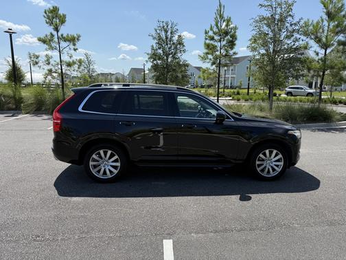 Black 2016 Volvo XC90 T6 Momentum