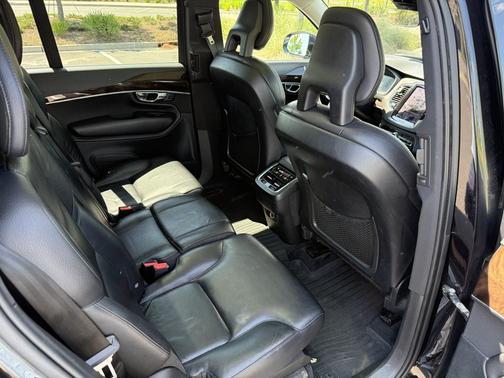 Black 2016 Volvo XC90 T6 Momentum