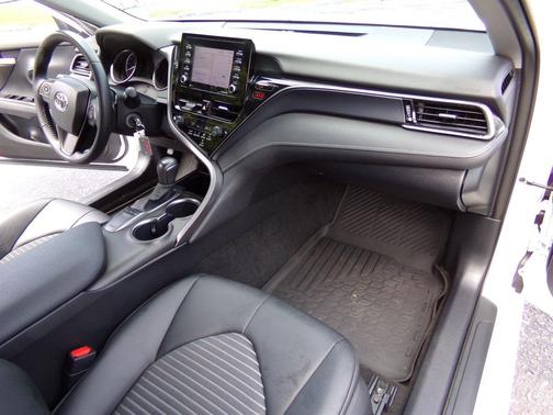 Silver 2022 Toyota Camry SE