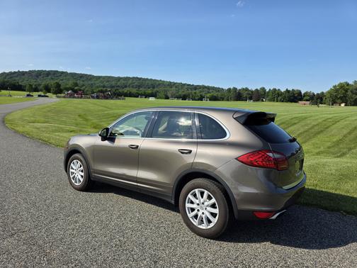 2011 Porsche Cayenne Base