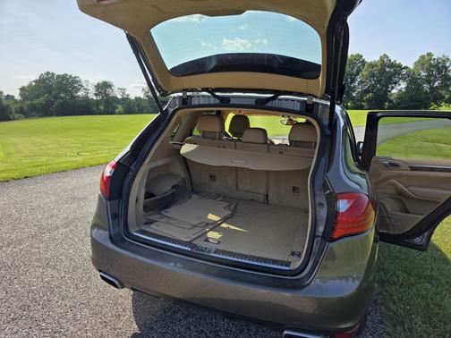 2011 Porsche Cayenne Base