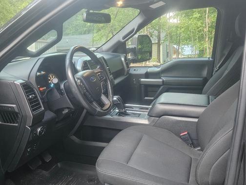 Black 2019 Ford F-150 XLT