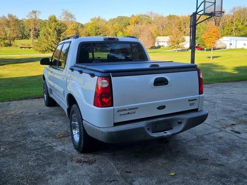 White 2002 Ford Explorer Sport Trac Base