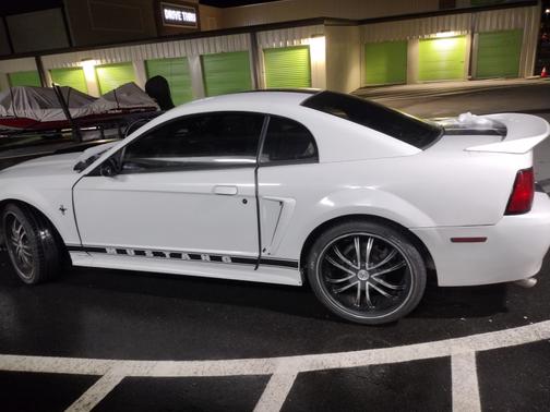 2001 Ford Mustang Base