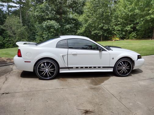 2001 Ford Mustang Base