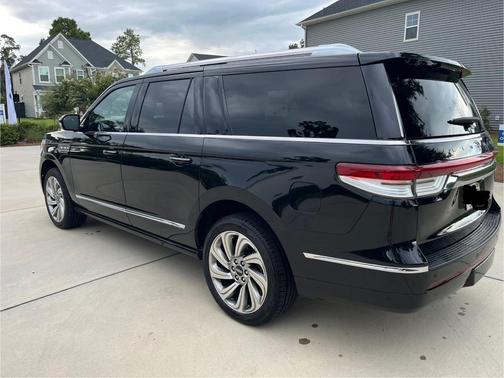 Black 2022 Lincoln Navigator L Reserve