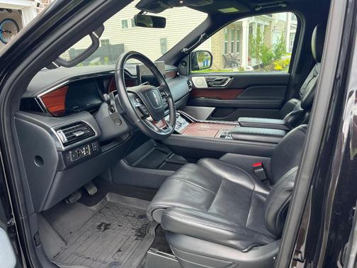 Black 2022 Lincoln Navigator L Reserve