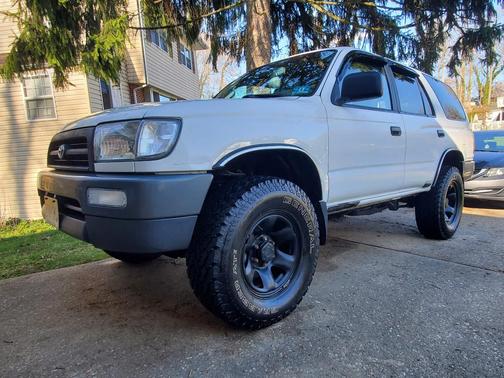 White 1998 Toyota 4Runner 4WD