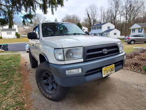 White 1998 Toyota 4Runner 4WD