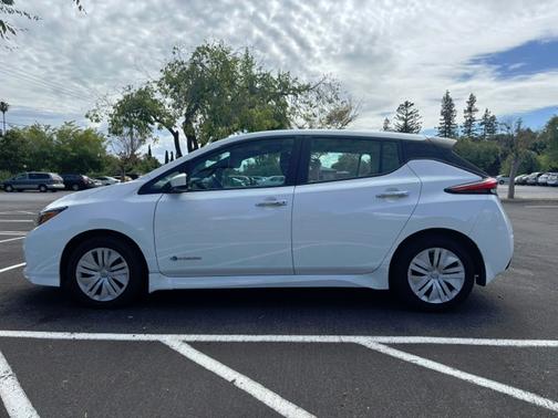 White 2018 Nissan Leaf S
