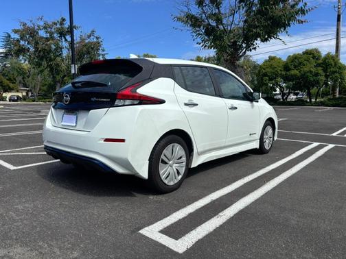 White 2018 Nissan Leaf S