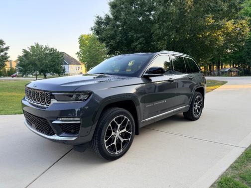 Gray 2023 Jeep Grand Cherokee Summit Reserve